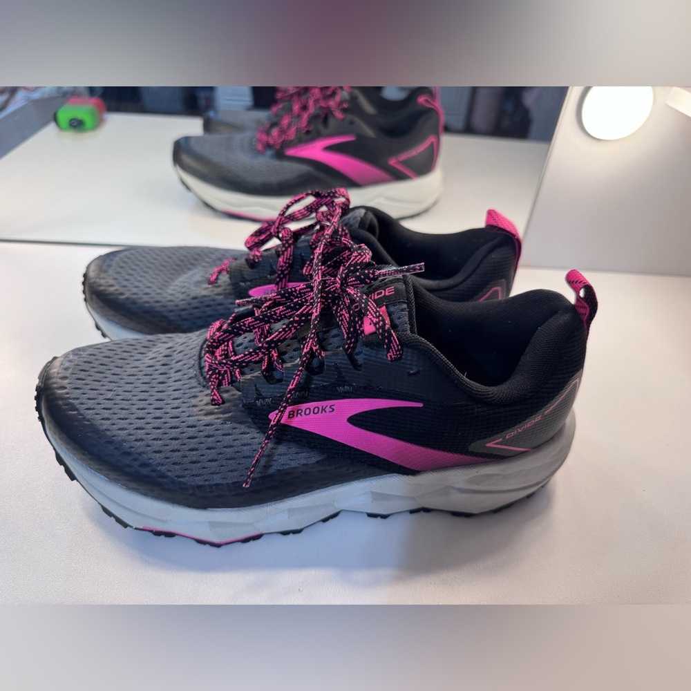 Brooks Women's Athletic Shoes - Black and Pink